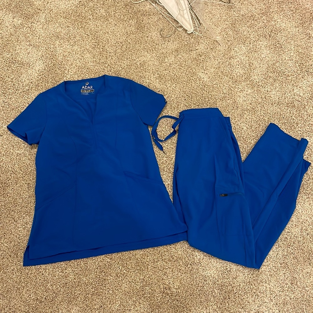 Adar brand scrub set, size S.